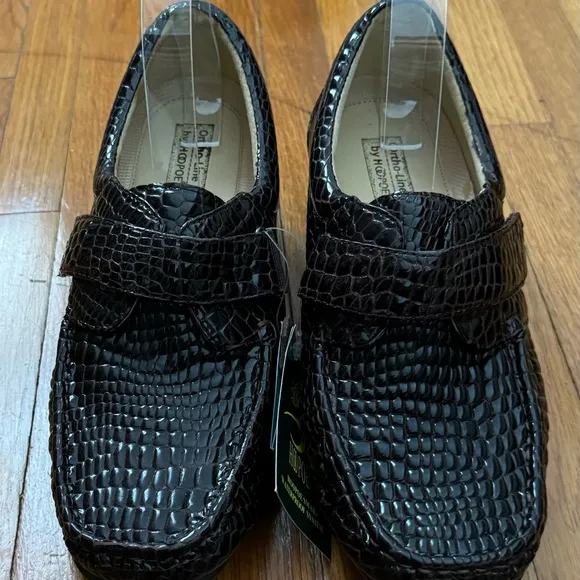 NWT Ortho-Line by Hoopoe Mica brown crocodile print loafers moccasins, size 9W