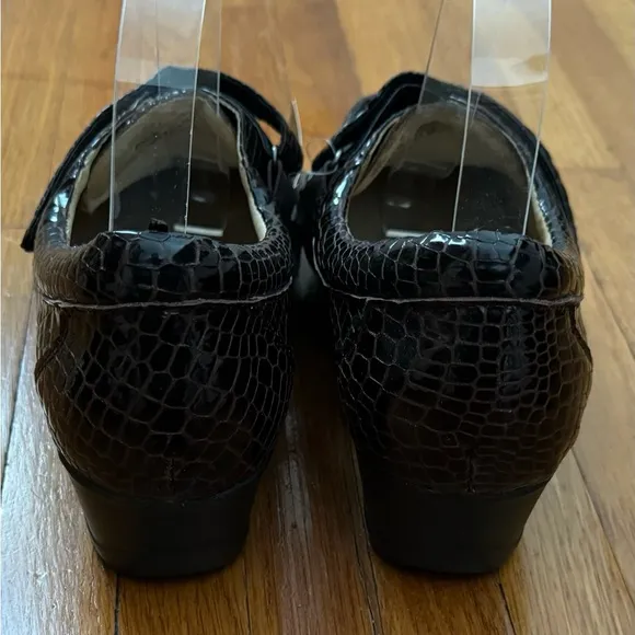 NWT Ortho-Line by Hoopoe Mica brown crocodile print loafers moccasins, size 9W