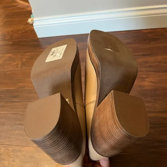 NWT Seychelles Sweet Escape Classic Tan Ankle Boots-Size 10