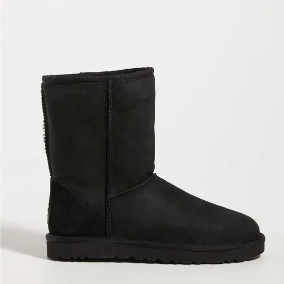 NWT UGG Classic II Short Boots!