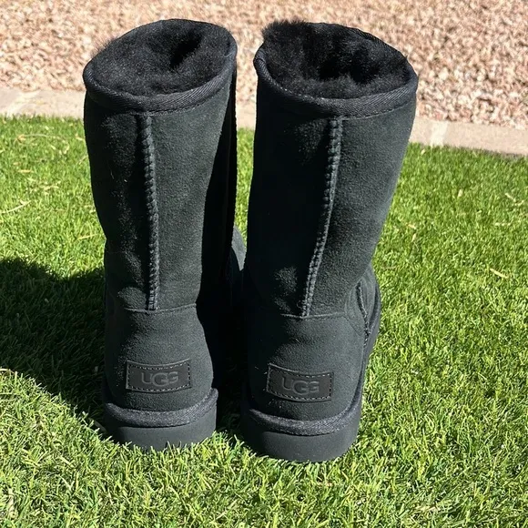 NWT UGG Classic II Short Boots!