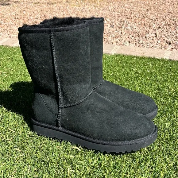 NWT UGG Classic II Short Boots!