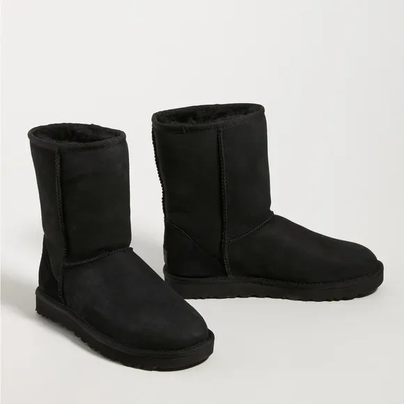 NWT UGG Classic II Short Boots!
