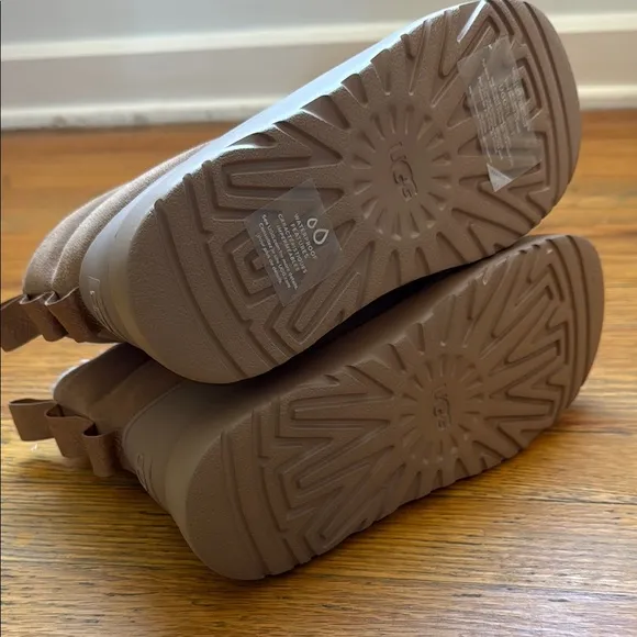 NWT UGG mini mod chestnut suede Leather Boots shearling size 4