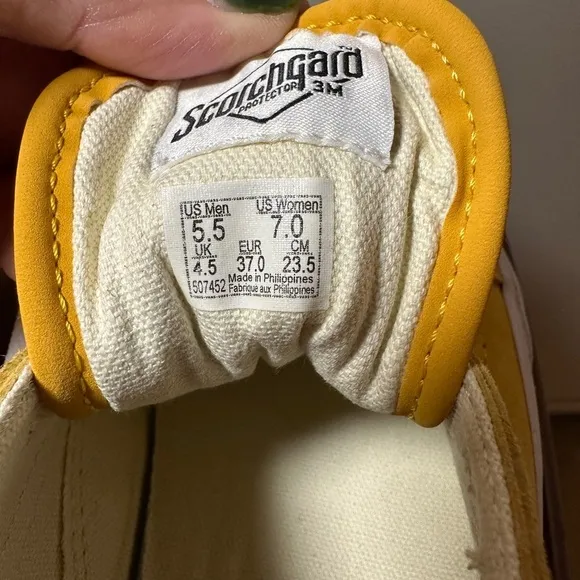 NWT Vans “Off the Wall” size 7 sneakers.