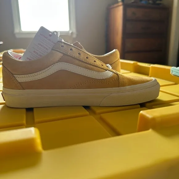 NWT Vans “Off the Wall” size 7 sneakers.