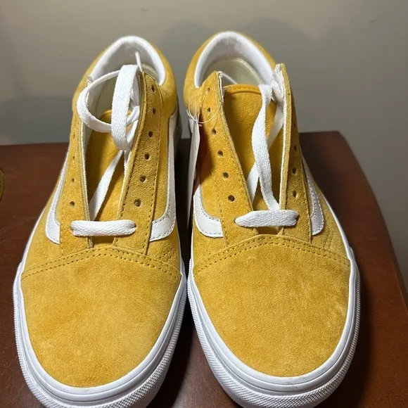NWT Vans “Off the Wall” size 7 sneakers.