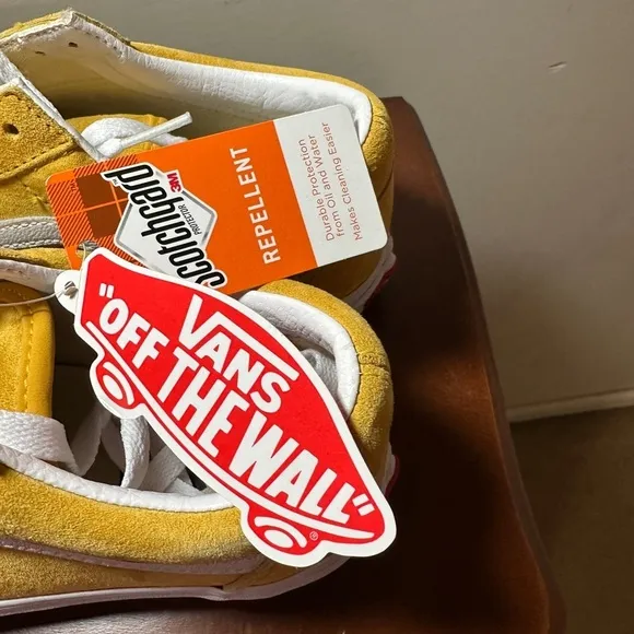 NWT Vans “Off the Wall” size 7 sneakers.