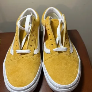 NWT Vans “Off the Wall” size 7 sneakers.
