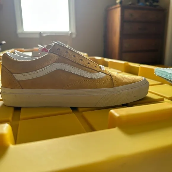 NWT Vans “Off the Wall” size 7 sneakers.