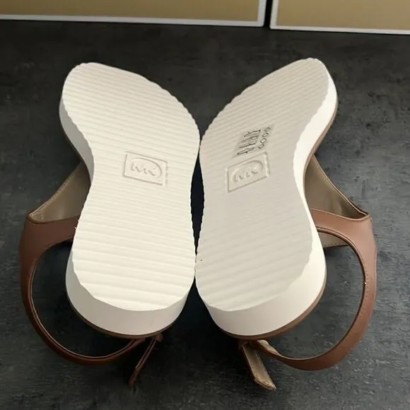 NWT MICHAEL KORS vegan flat sandals brown 6