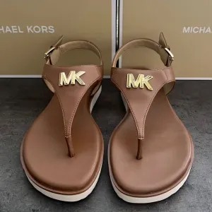 NWT MICHAEL KORS vegan flat sandals brown 6