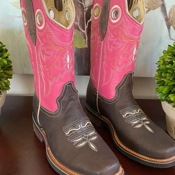 OLAES BOOTS🩷EMBROIDERED🤎WESTERN💯% GENUINE LEATHER COWGIRL BOOTS SIZE 8