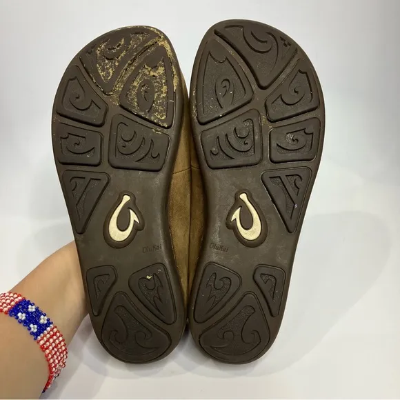 Olukai Boys Moloa brown oiled leather slip on loafers big kids size 5 casual