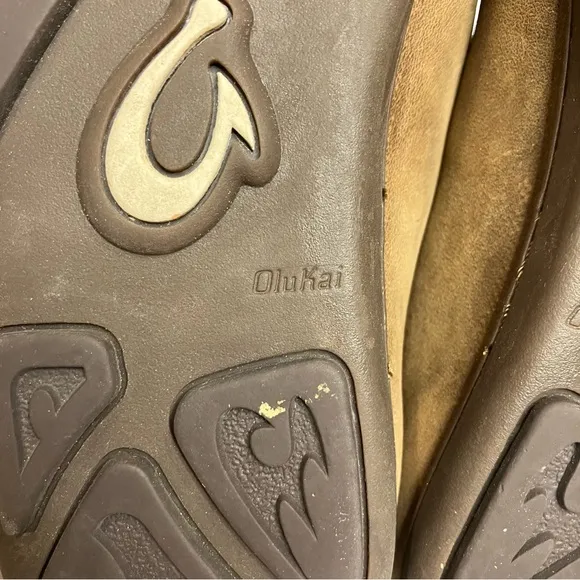 Olukai Boys Moloa brown oiled leather slip on loafers big kids size 5 casual