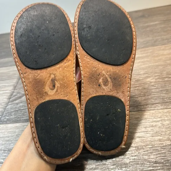 Olukai flat leather sandals woman’s size 8 (d123)
