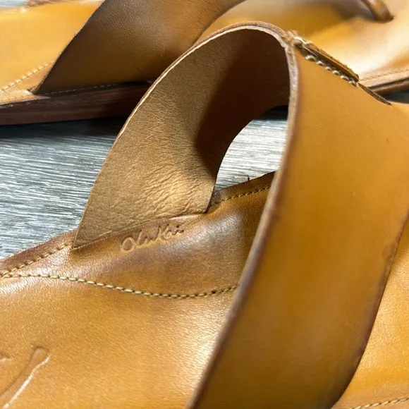 Olukai flat leather sandals woman’s size 8 (d123)