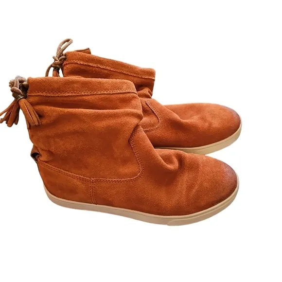 Olukai Kapa Moe Slip On Boots Booties Shoes sz 7 brown suede