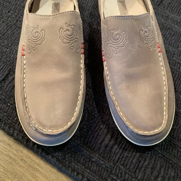 OluKai Nohea Nubuck Brown Leather Embossed Slip On Loafers Size 9.5