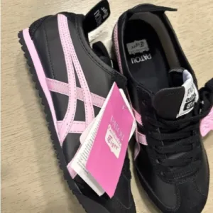 Onitsuka Tiger Patou Women's Black and Pink Sneakers