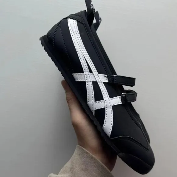 Onitsuka tiger Women’s Black Loafers