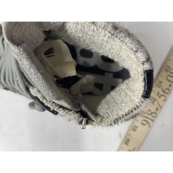 P448 Black White Animal Printed High Top Lace-Up Sneakers, Size 7‎ (US) 37