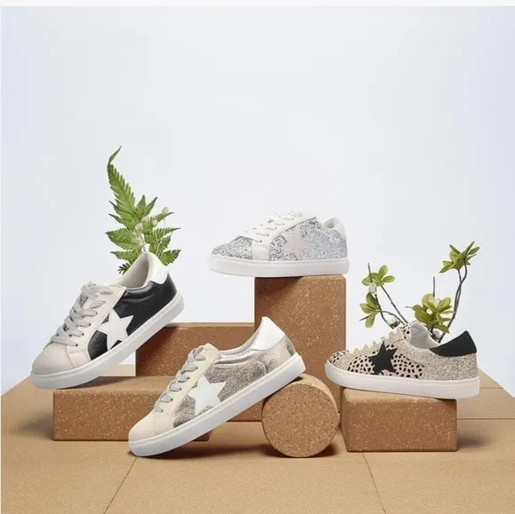 PARTY Women's Fashion Star Sneaker Lace Up Low Top Comfortable Cushioned Walking