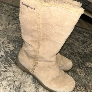 Patagonia Lugano Boots Khaki Suede Waterproof Polartec Primaloft Size 9.5