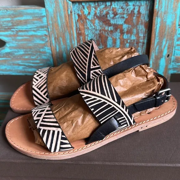 Patricia Nash Elda Black and Embossed Italian Leather Buckle Sandals Size 7