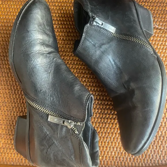 Paul Green Black Leather Ankle Boots SZ 7