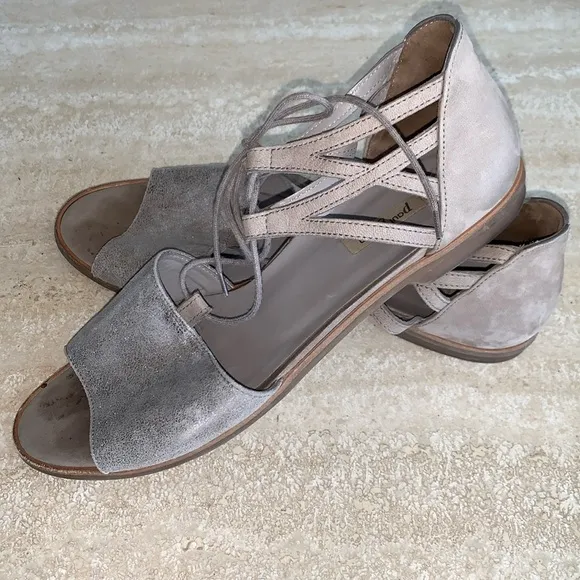 PAUL GREEN flat sandals, iridescent tan suede (front), ankle tie. UK 8 US 10 EUC