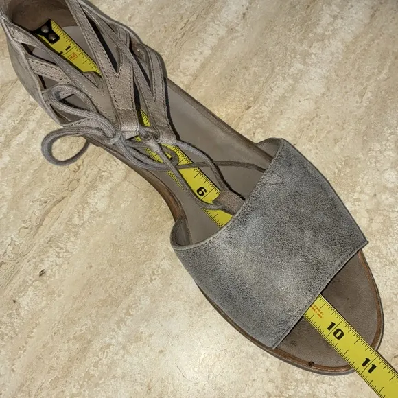 PAUL GREEN flat sandals, iridescent tan suede (front), ankle tie. UK 8 US 10 EUC