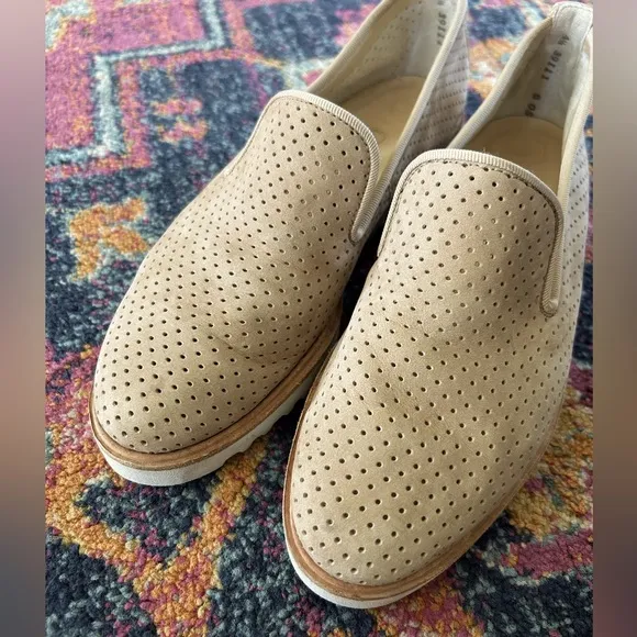 Paul Green | Women’s tan Cailey Perforated Platform Loafers, nubuck suede sz 6.5