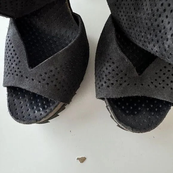 Pedro Garcia 37 6.5 Suede Cyberpunk Electric Baddie Perforated High Heel Pumps