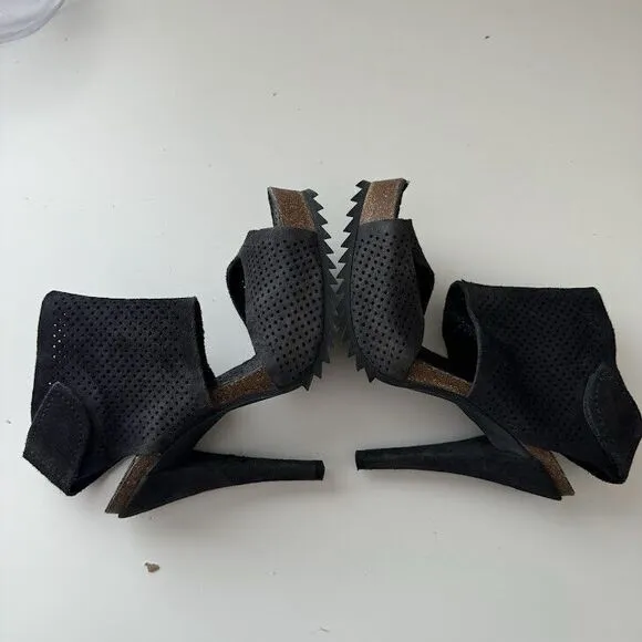 Pedro Garcia 37 6.5 Suede Cyberpunk Electric Baddie Perforated High Heel Pumps