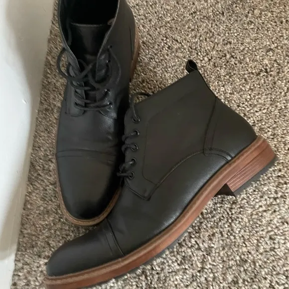 Perry Ellis Men's Black Leather Caped Tor Boots
