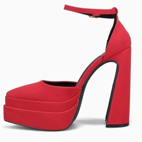 Platform high heels. Sandals junky point toes faux suede.