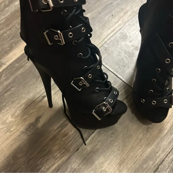 Platform  strap heels