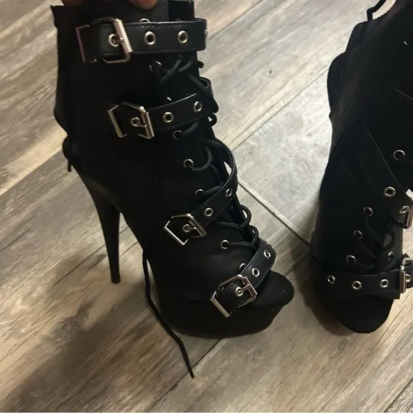 Platform  strap heels