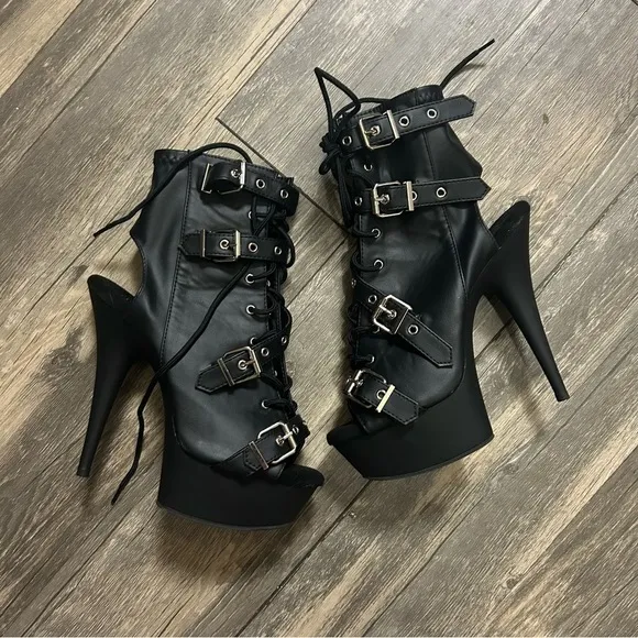 Platform  strap heels