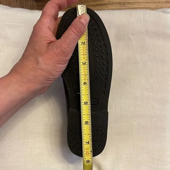 PLINER JRS BLACK LEATHER LOAFERS.  NEW