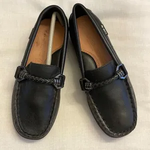 PLINER JRS BLACK LEATHER LOAFERS.  NEW