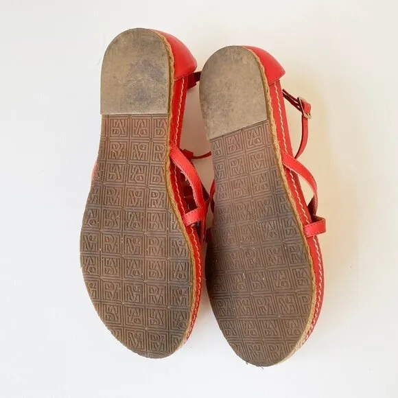 Pour La Victorie Kara Leather Thong Sandals Resort Coral Red Gold Flat Heel