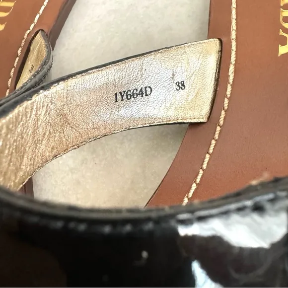 PRADA Black Patent Flat Sandals Leather Thong Slides Women’s 38