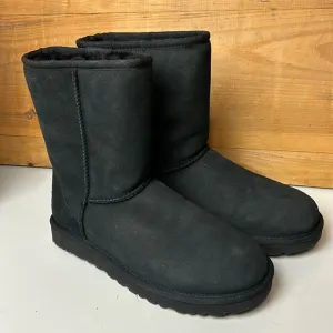 PREOWNED Women’s UGG Classic Short II Black Shearling Sheepskin Boots