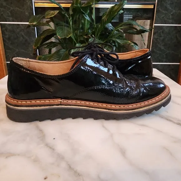 Purified Black Patent Leather Lace-Up Loafers, Sz 38