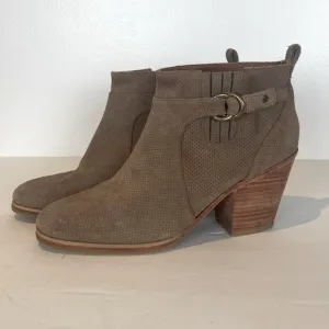 Rachel Comey Women's Heel Ankle Boots Suede Color Tan Pull On