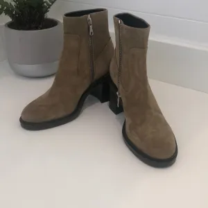 Rag and bone suede boots.
