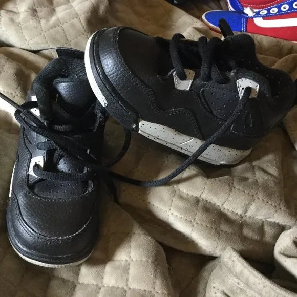 RARE Nike AIR JORDAN IV RETRO Sneakers, Size 7c Toddler in EXCELLENT CONDITION!