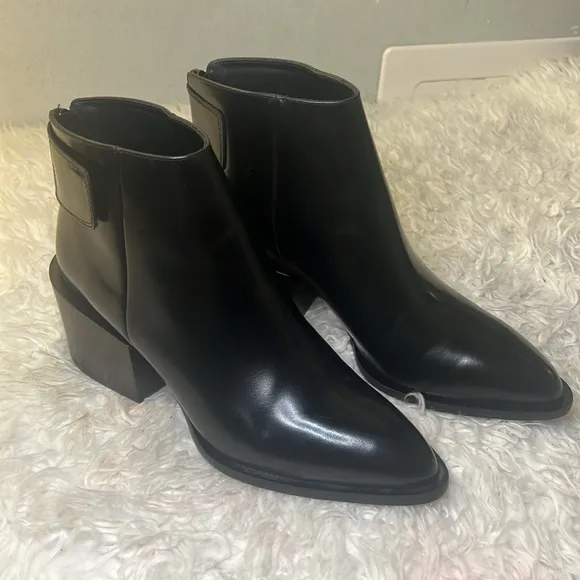RARE VINCE Laird leather ankle boots size 8